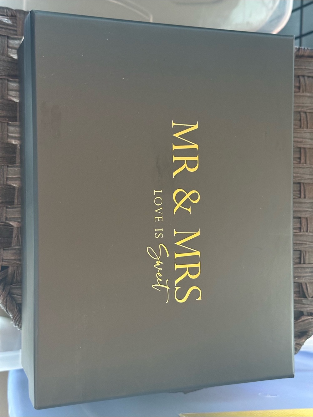 MR & MRS wine glasses in Gift Box with Gold Lettering